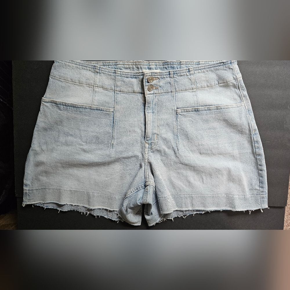 Maurices M Jeans Raw Hem Light Wash Denim Shorts Plus Size 18W
